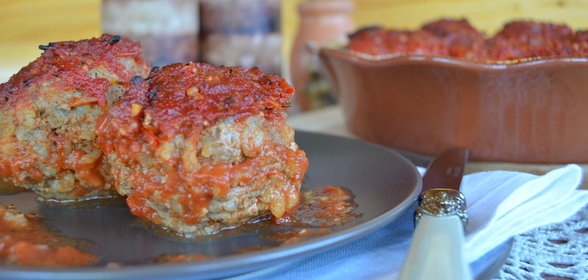 Нежные тефтели с творогом в пикантном томатном соусе