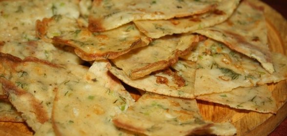 Рисовые блинчики с сыром, чесноком и зеленью