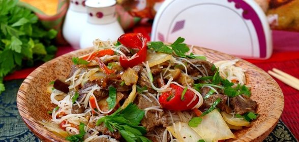 Жареная говядина с овощами