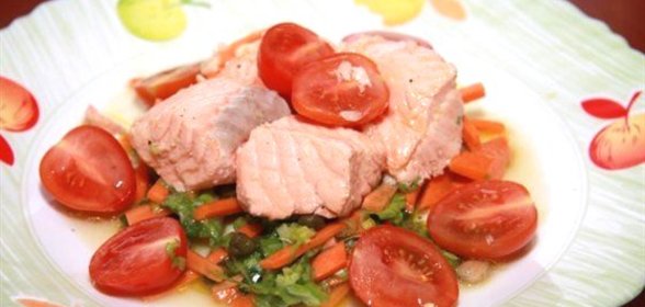 Семга с морковным салатом