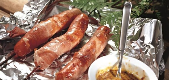 Сосиски в беконе