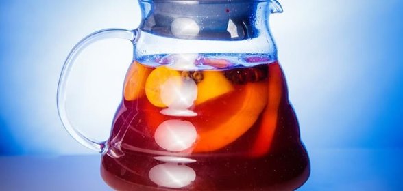 Горячий клюквенный глёг с пряным апельсином и мёдом
