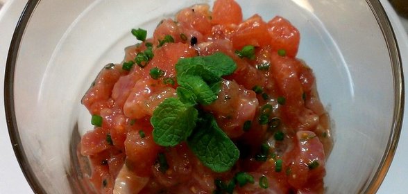 Тартар из тунца с арбузом