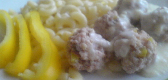 Куриные тефтельки сырном соусе