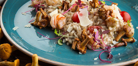 Ризотто с лисичками и креветками в трюфельном соусе