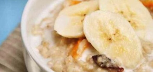 Овсянка с сухофруктами и орехами