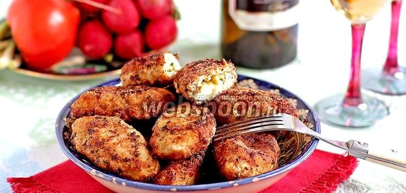 Куриные котлеты с сыром и яйцом