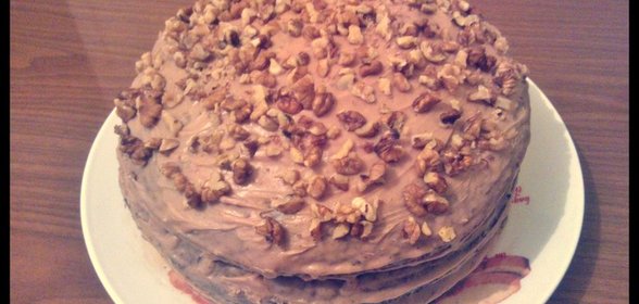 Торт с маком, орехами, изюмом и шоколадным кремом
