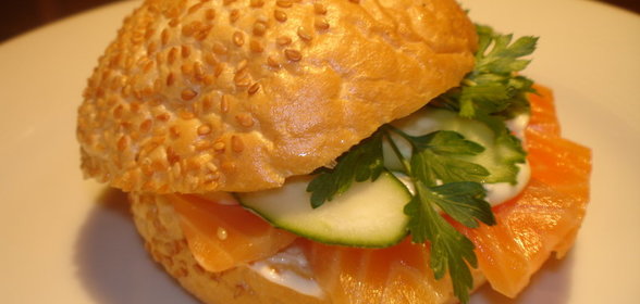 Сендвич из форели со сливочным сыром