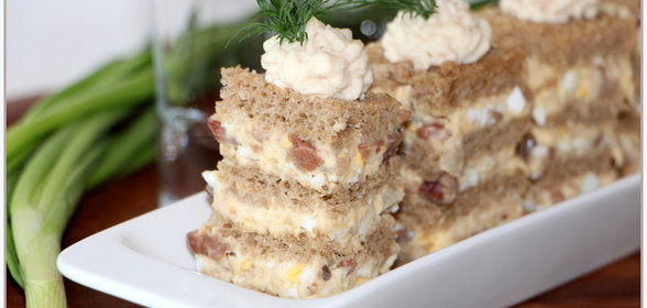 Закусочные пирожные с сельдью и необычным кремом