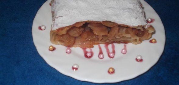 Яблочный штрудель с орехами