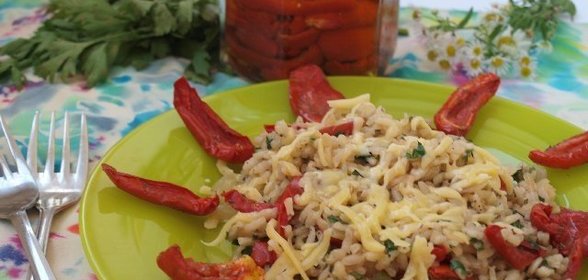 Ризотто с петрушкой и вялеными помидорами