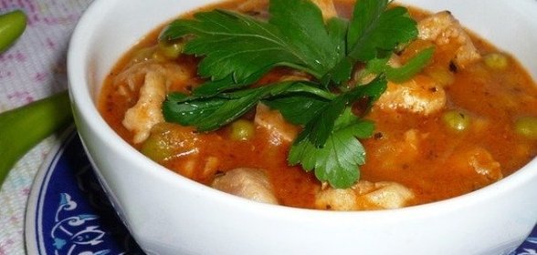 Гуляш из курицы с подливкой