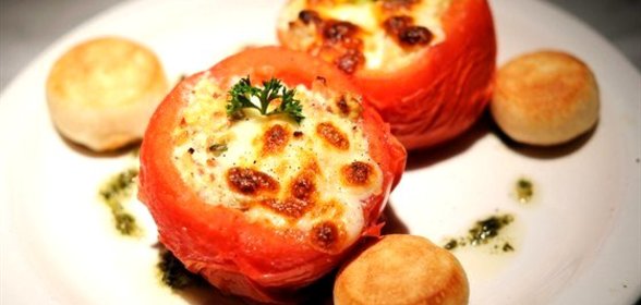 Помидоры с сыром и соусом бешамель