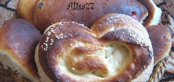 Пирожки с вишней,курагой,маком и кунжутом