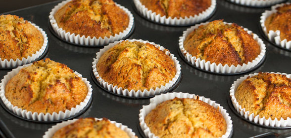 Медовые маффины с маком и курагой