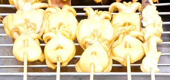 Кальмар на гриле с сальса верде