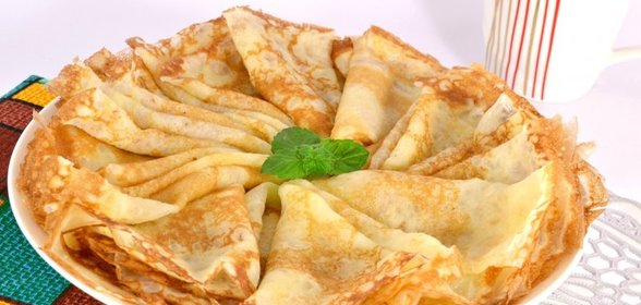 Крахмальные блинчики с маслом и сахаром