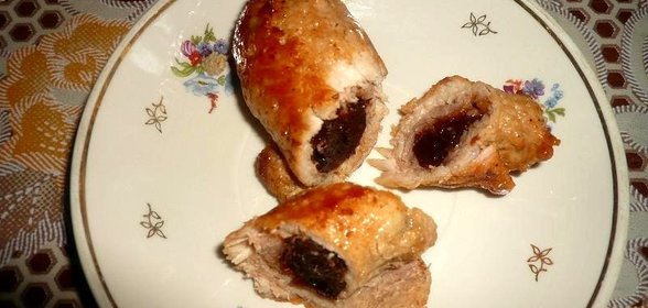 Рулетики из свинины с черносливом