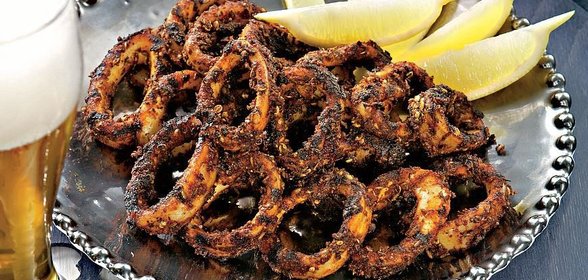 Кольца кальмаров в кейджунской панировке