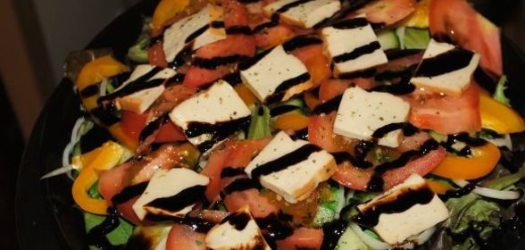 Открытый пирог с луком и картофелем