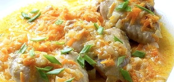 Куриные крылышки в сметанно-чесночном соусе
