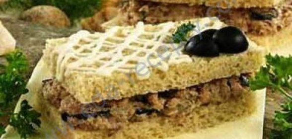 Сэндвич с пастой из сардин и сыра