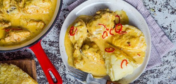 Гедлибже – цыпленок в сметанном соусе, с кукурузной и пшенной «пастой»