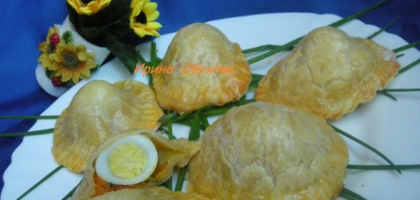 Пирожки из слоеного теста с яйцом