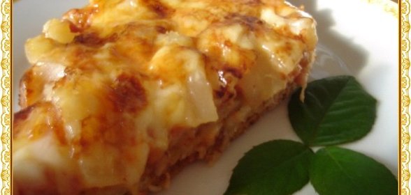 Пицца с ананасом и ветчиной