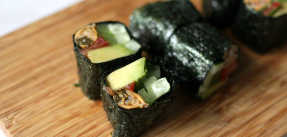 Карп, фаршированный луком, орехами и зеленью