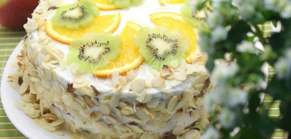 Сливочный торт с абрикосовым джемом