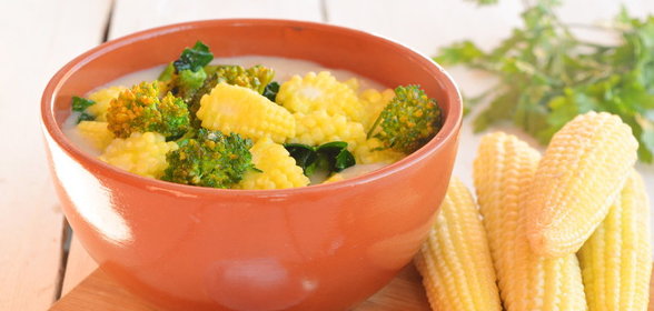 Диетическая овсянка с молодой кукурузой и брокколи