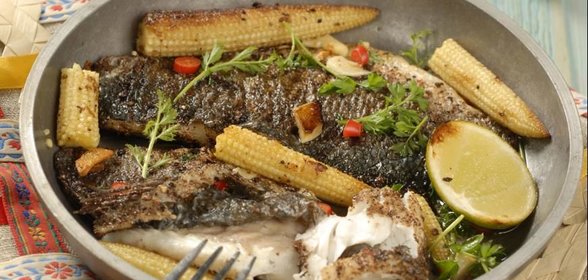 Рыба в корке из смеси перцев