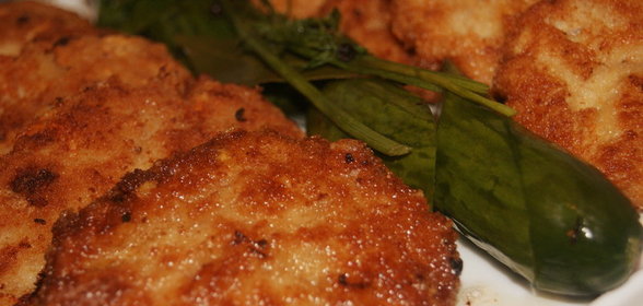 Отбивные из фарша в сырно-сухарной панировке