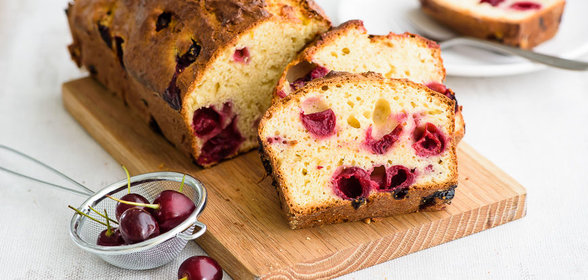 Творожный кекс с вишней