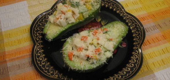 закусочный салат в авакадо