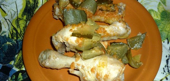 Куриные ножки под овощным соусом в мультиварке