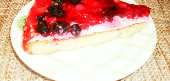 торт Ягодка