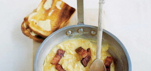 Омлет со сметаной и грудинкой