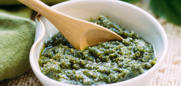 Вегетарианский песто с базиликом