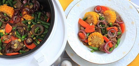 Говядина тушеная с кукурузой и фасолью