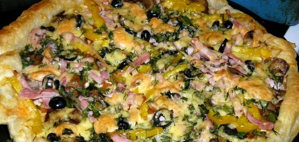 Пицца с сыром и грибами
