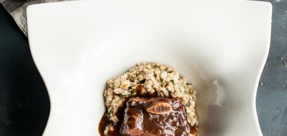 Овсянка с копчеными говяжьими ребрами