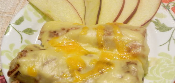 Блины с начинкой под соусом