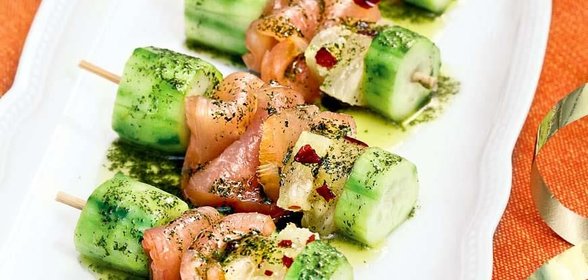 Закуска из огурцов, курицы и ананаса