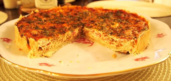Эльзасский пирог с луком и беконом