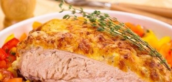 Куриная грудка под сметанно-чесночным соусом