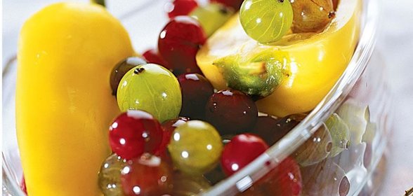 Маринованные кабачки с красной смородиной и перцы с крыжовником