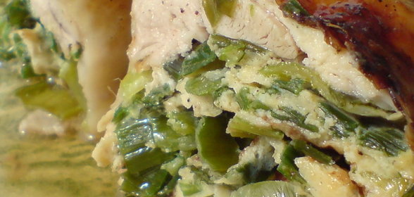 Куриные окорочка,фаршированные пореем и яйцом